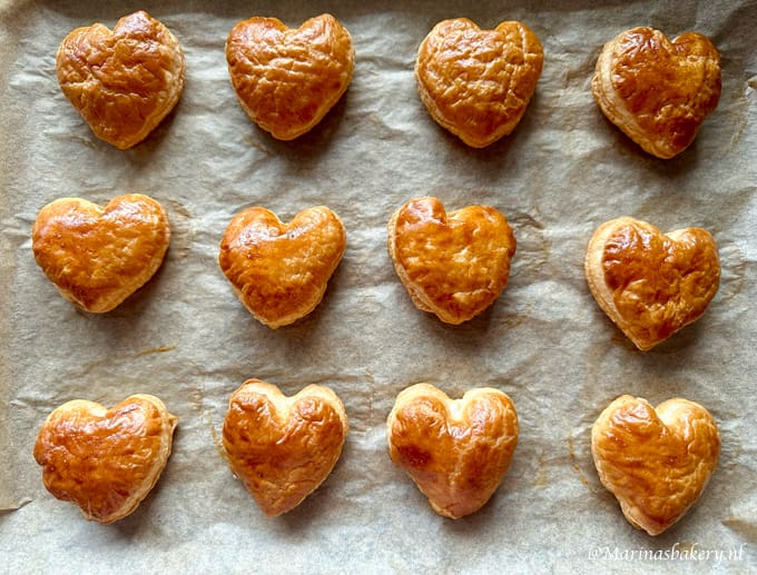 Valentijnbladerdeeghartjes1